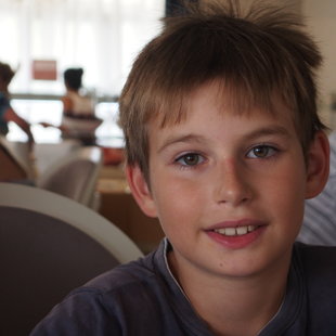 Oscar à la salle à manger