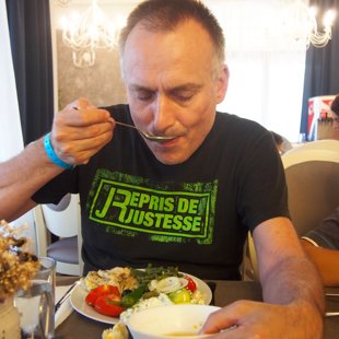 Le buffet, un délice! Salades, fruits frais de toutes sortes...