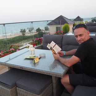 Sur le toit de l'hôtel, bar Alec vue...