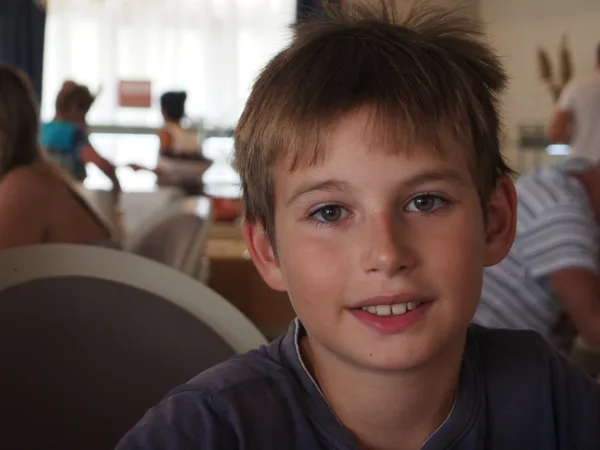 Oscar à la salle à manger