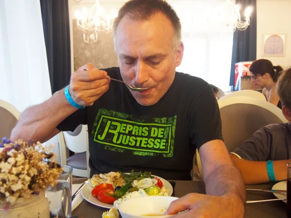 Le buffet, un délice! Salades, fruits frais de toutes sortes...