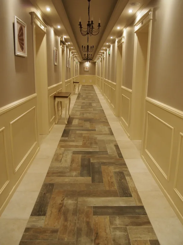 Le couloir qui mène à nos deluxe chambres